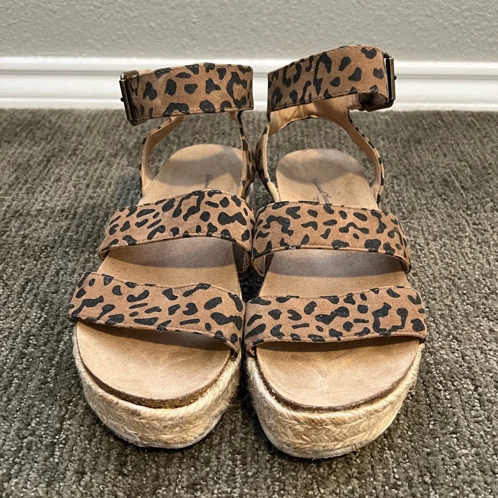 Universal Thread Leopard Sandals - Picture 2 of 6
